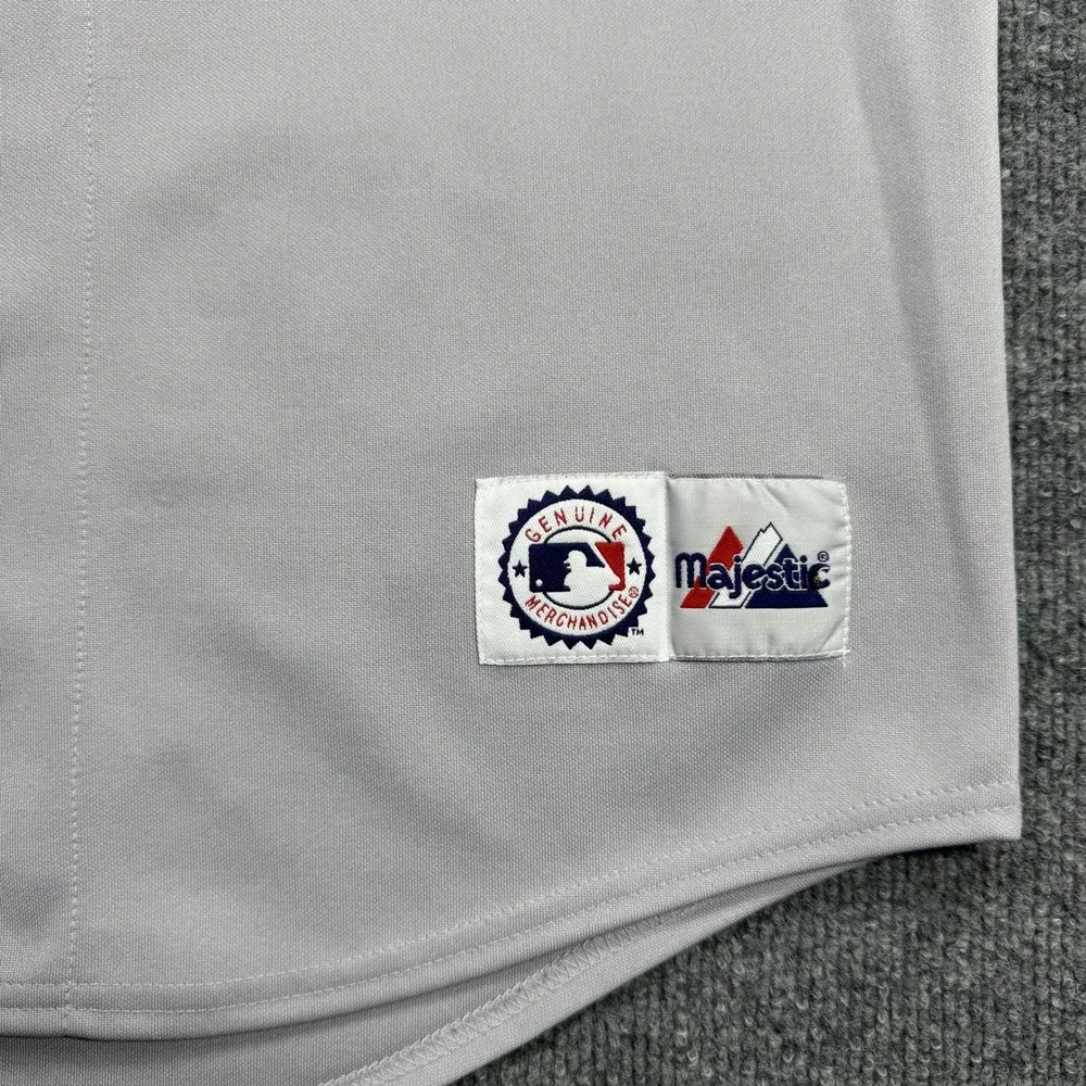 Derek Jeter 2 New York Yankees Majestic Baseball Jersey Youth L Grey Button Up